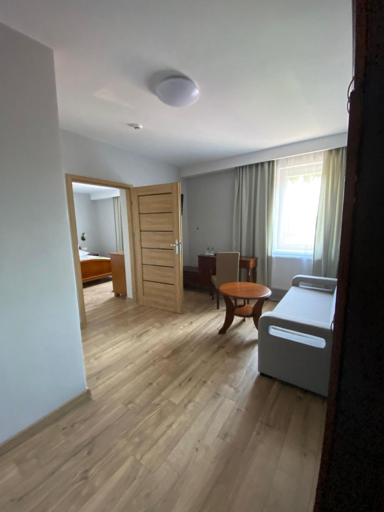 Hotel Kresowianka コニン エクステリア 写真