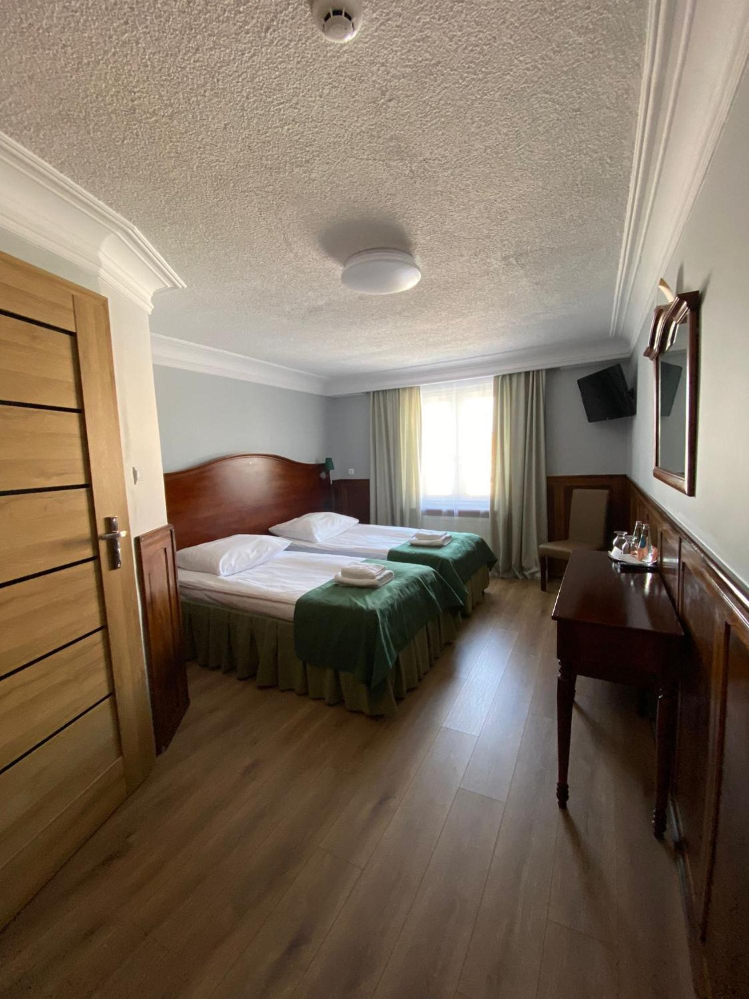 Hotel Kresowianka コニン エクステリア 写真